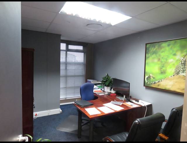 305M² OFFICE TO LET IN SOMERSET WEST MALL TRIANGLE